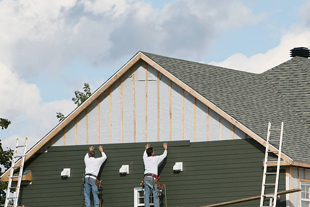 Professional Siding technician working in Sharon Center, OH